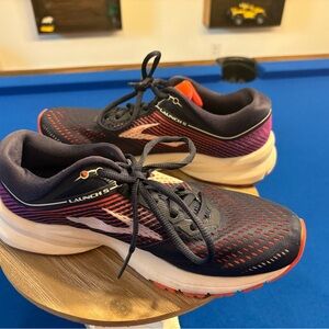 Brooks Women’s Launch Sneakers in Navy, Orange and Purple. Size 7.5